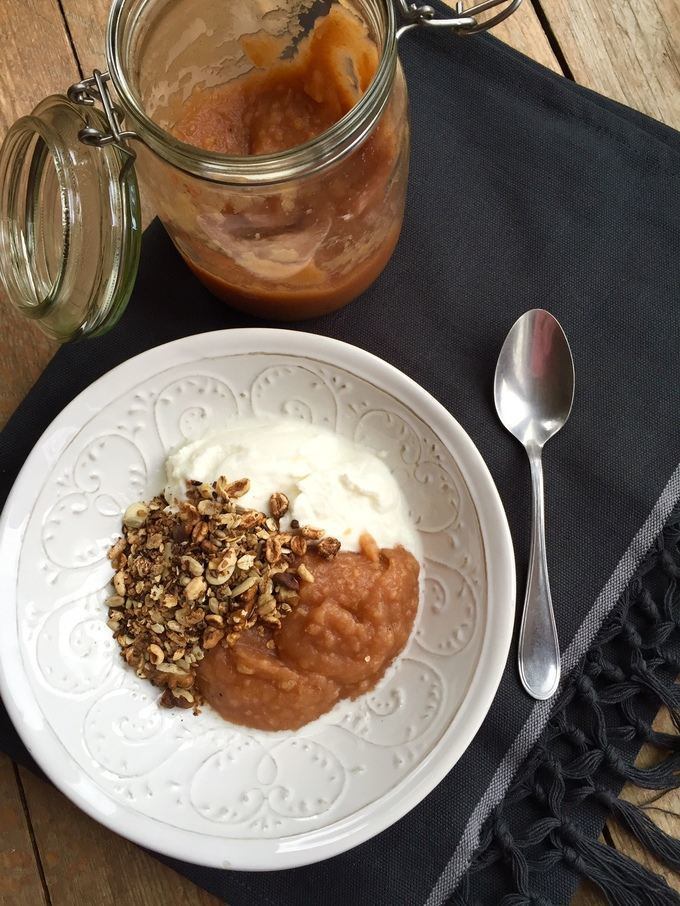 unsweetened applesauce with granola and yoghurt 