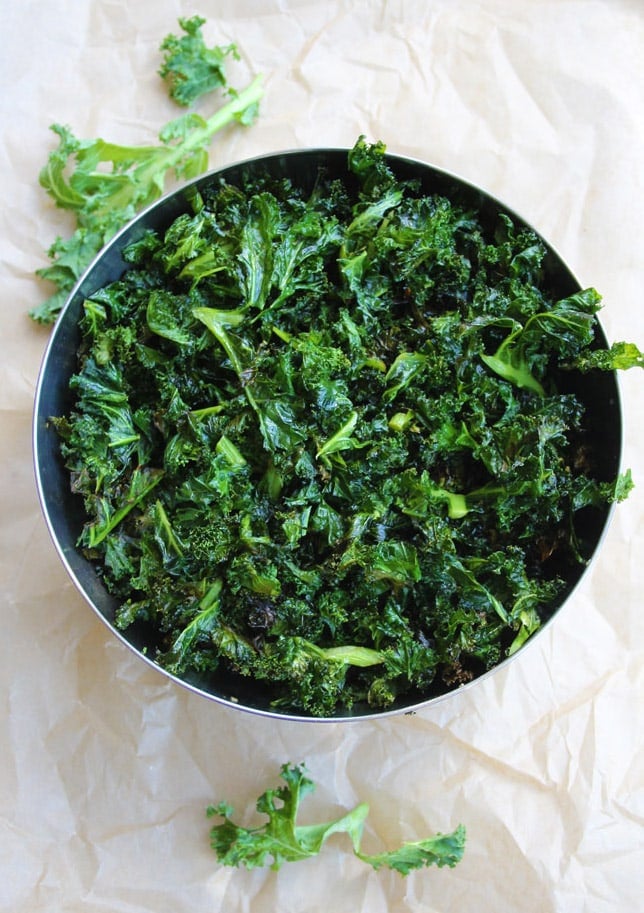 Looking for sugar free snacks? Here's a bowl with crispy kale