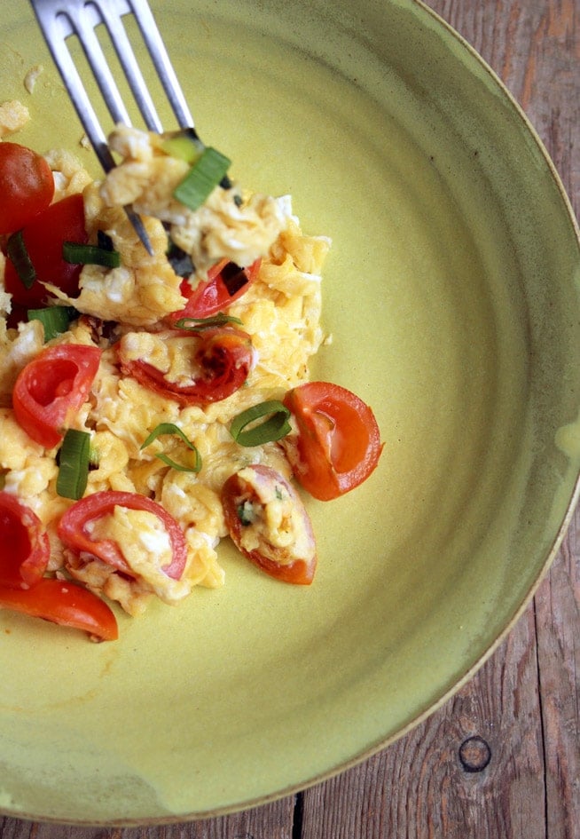 a fork and a plate with vietnamese scrambled eggs