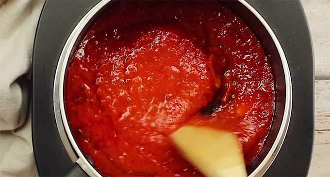 Making Marinara sauce for Keto pizza bites