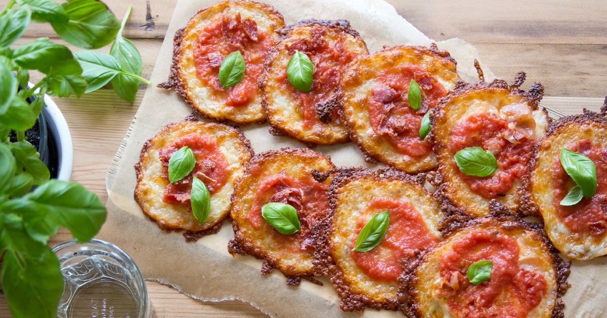 https://sugarfreelondoner.com/wp-content/uploads/2016/06/Low-Carb-Pizza-Bites-Facebook.jpg