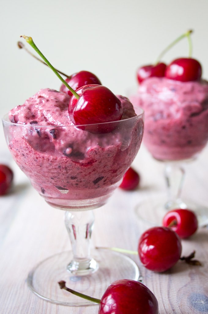 sugar free frozen yogurt with cherries and chia