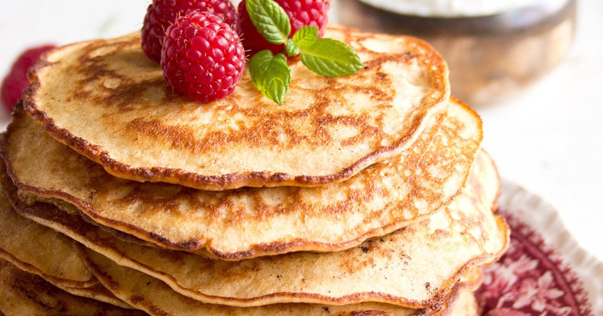Light and fluffy pancakes that are low carb, gluten free and so easy to make: These Almond Cream Cheese Pancakes are a healthy sugar free breakfast choice.
