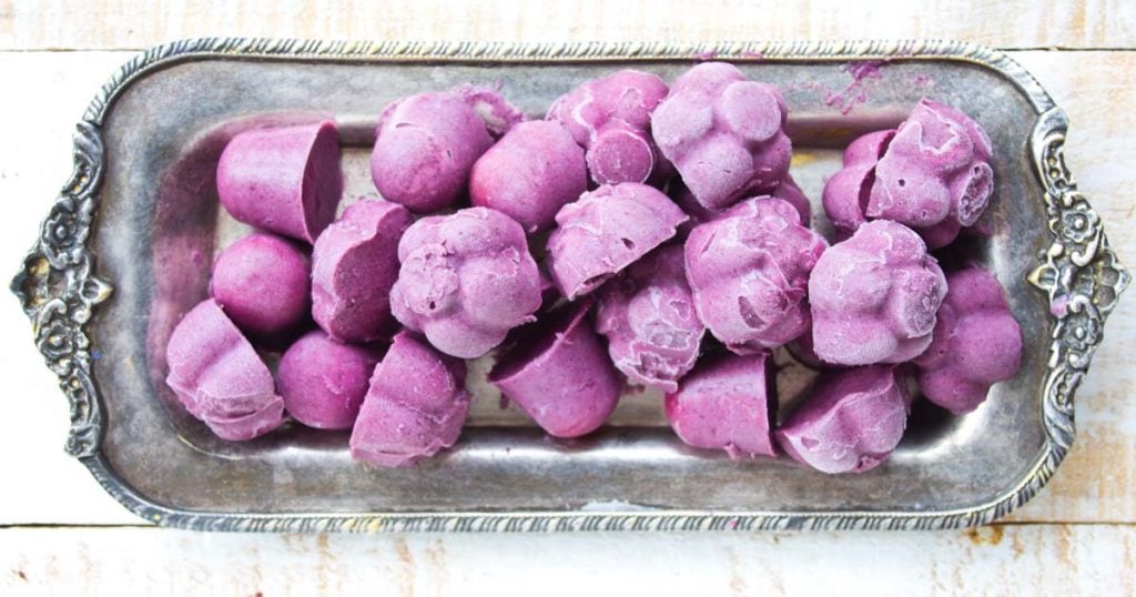 These 3 ingredient frozen blueberry bites are such a refreshing fruity treat. Sweetened with stevia, it's an easy recipe that is low carb, gluten free and vegan. Can be made in any ice cube tray!
