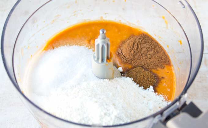 Pumpkin puree with sweetener, coconut flour, butter and spices in a food processor.