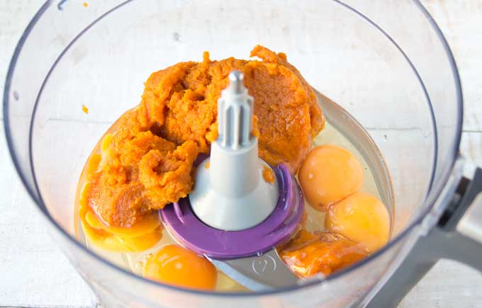 Pumpkin and eggs in a food processor.