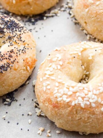 keto bagels with sesame and poppy seed