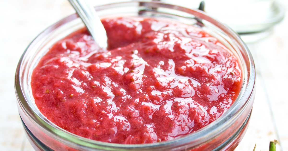 sugar free strawberry jam jar with a spoon