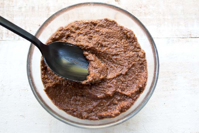 Cake batter in a bowl. 