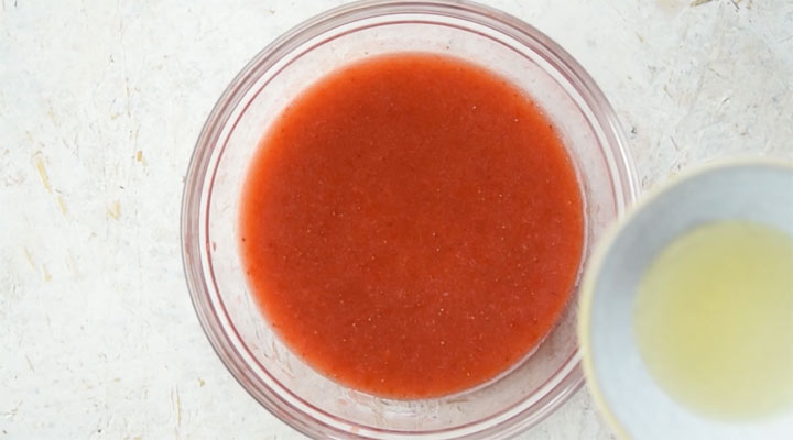 adding dissolved gelatine to the strawberry mix
