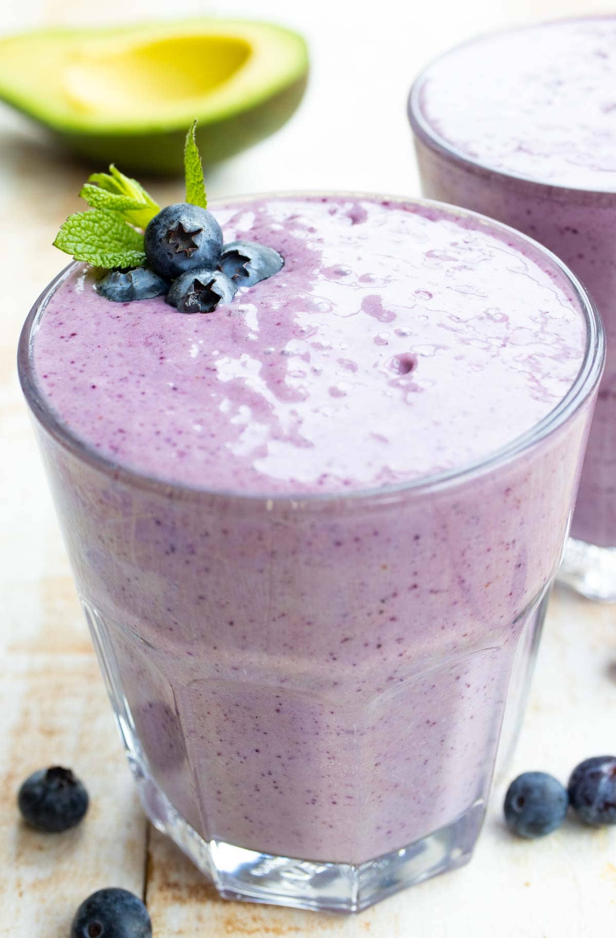 Avocado Smoothie {With Blueberries} –