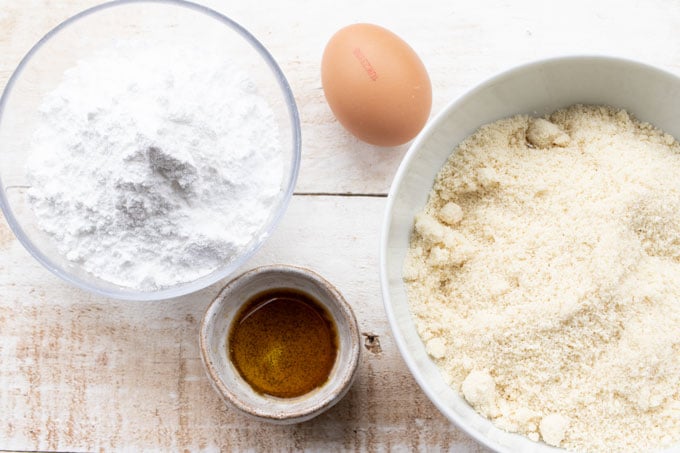 ground almonds, powdered sweetener, almond extract and an egg