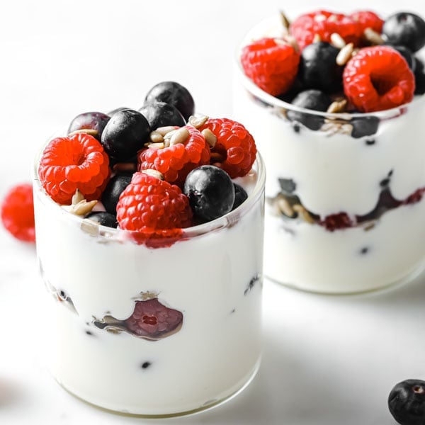 blueberry and raspberry yoghurt jars