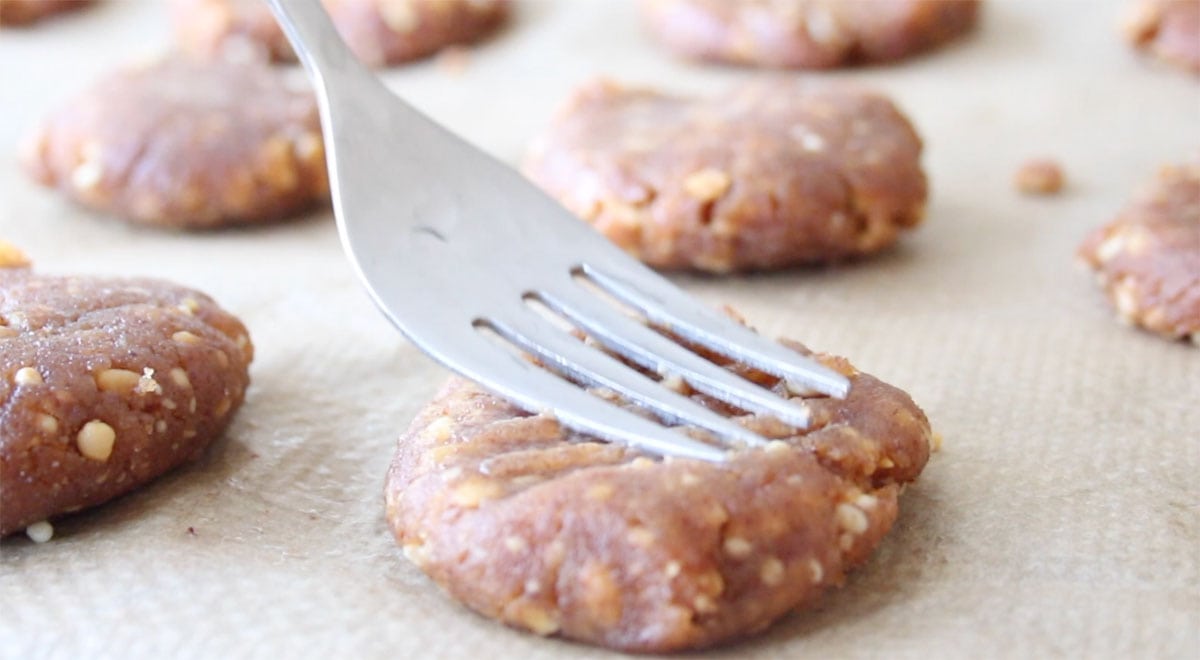 Pressing a criss cross pattern on cookie with a fork.