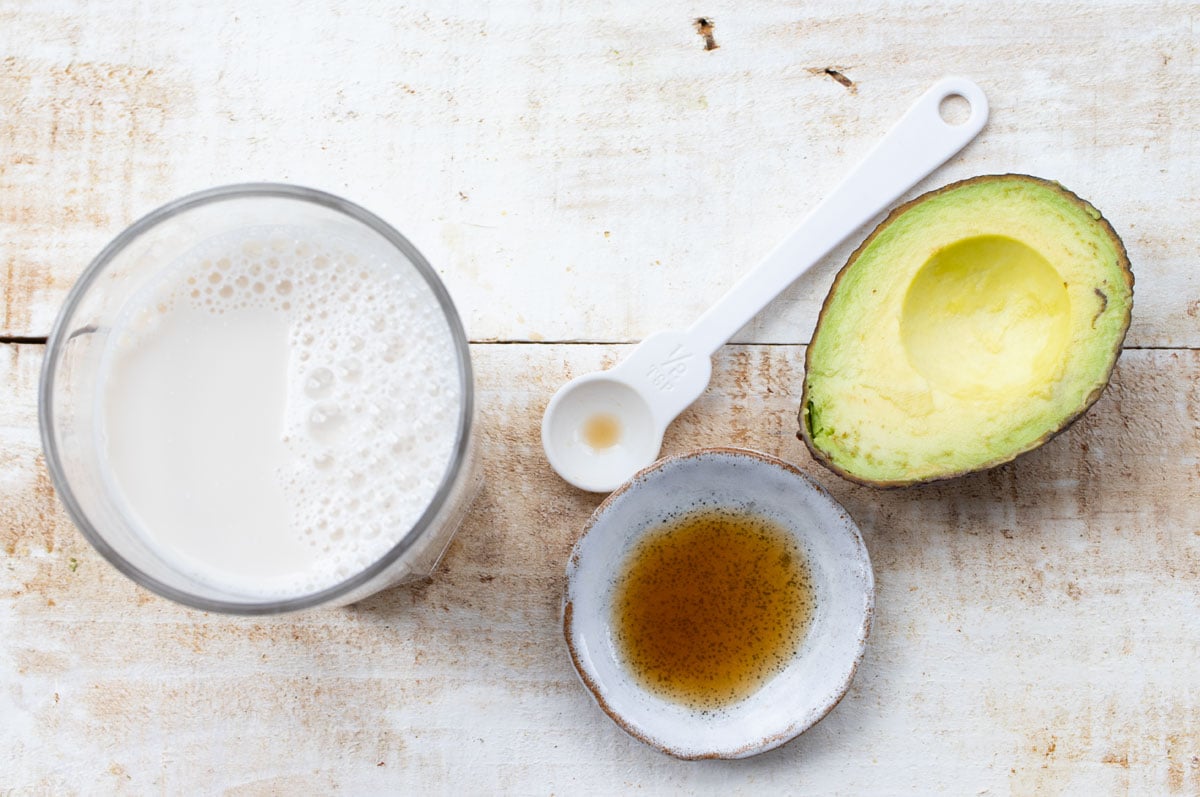 Ingredients to make this drink - half an avocado, vanilla extract and a cup of almond milk.