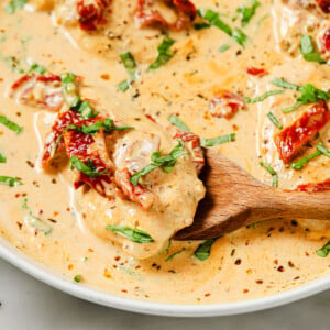 Marry me chicken with chicken fillets in a sun-dried tomato cream sauce.