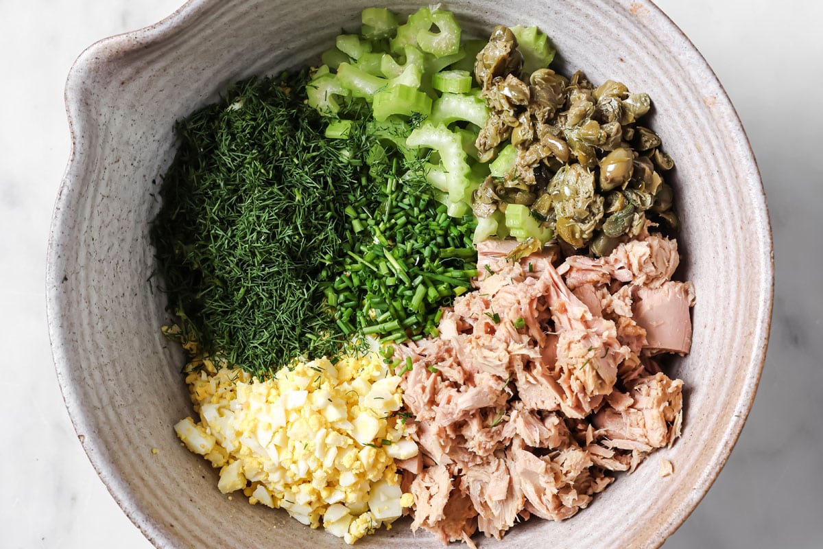 Dry ingredients in a bowl without dressing.